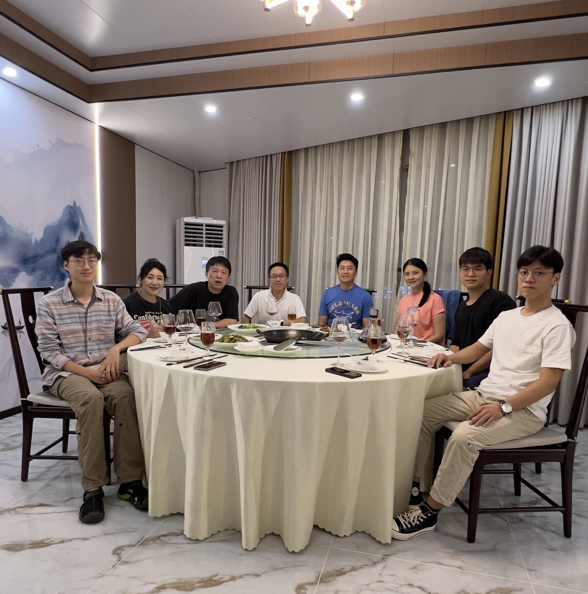 團隊與琢石資本創始人鍾潛凱及同行者合影